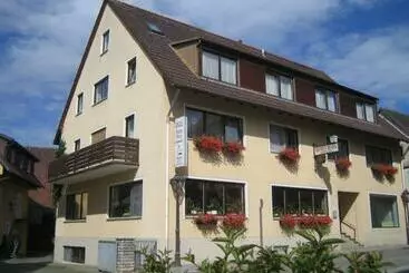 Hotelli Gasthofmetzgerei Rotes Ross