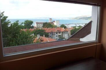 پانسیون Guest House Emi