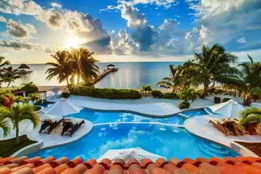 Hotel Belizean Cove Estates