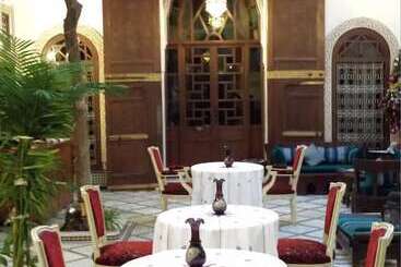 Riad Les Remparts De Fes