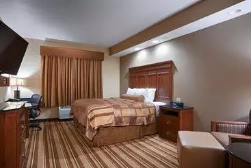 בית מלון כפרי Best Western Plus Kc Speedway Inn & Suites