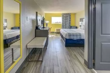 ホテル Emerald Coast Inn And Suites