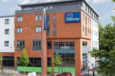 Отель Travelodge Camberley Central