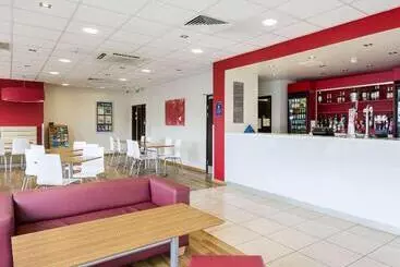 فندق Travelodge Camberley Central