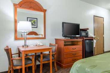 فندق Quality Inn Junction City Near Fort Riley
