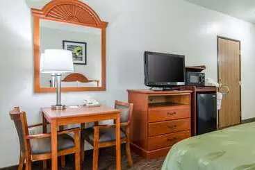 Отель Quality Inn Junction City Near Fort Riley