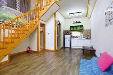 בית מלון כפרי Yeongwol Donggang Castle Pension