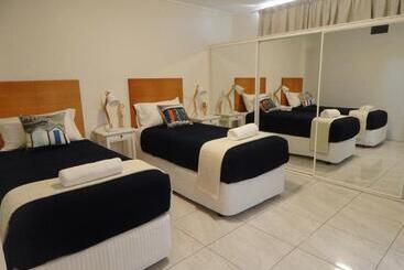 ホテル Pavillions On 1770