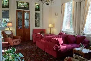 Bed and Breakfast Ascot House