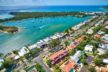 아파트호텔 Noosa Parade Holiday Inn