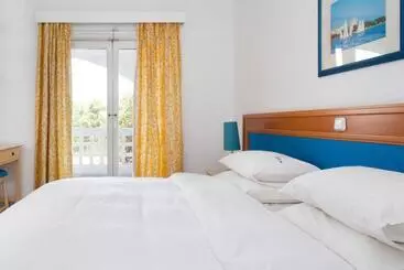 Daphne S Club Hotel Apartments