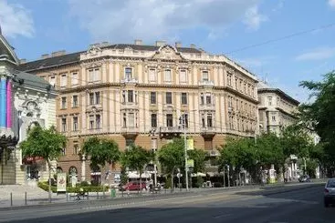 Friends Hostel & Apartments