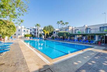 Green Bungalows Hotel Apartments