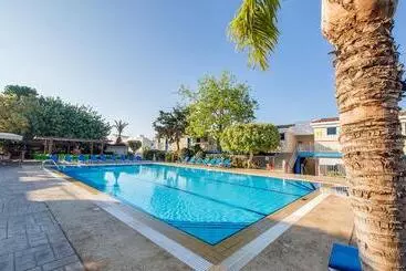 Green Bungalows Hotel Apartments