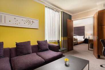 هتل Hilton London Wembley