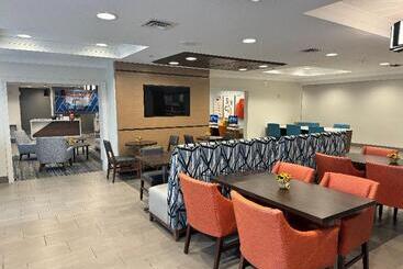 호텔 Holiday Inn Express & Suites Dewitt   Syracuse, An Ihg