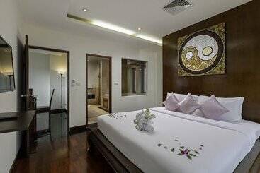 בית מלון כפרי Phunawa Resort Phuket Karon Beach   Sha Plus