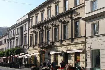 New World St Hostel And Private Room