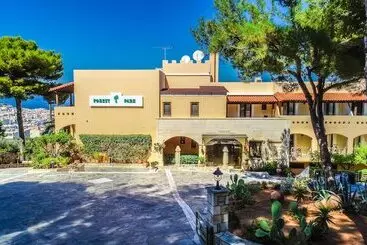 Отель Forest Park