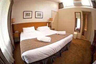 בית מלון כפרי Alzburg Resort