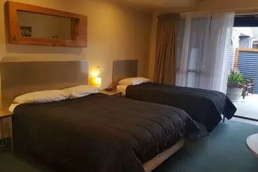 هتل At The Rocks Motor Lodge