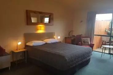 ホテル At The Rocks Motor Lodge