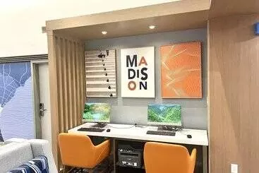 Отель Holiday Inn Express Madison By Ihg