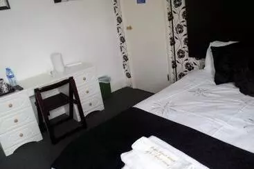 Hotelli M And J Guest House