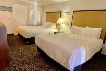 Отель Morro Shores Inn And Suites