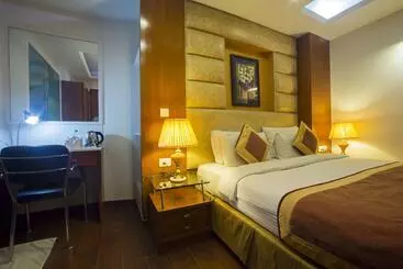 בית מלון כפרי Trimrooms Palm D Or