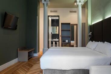 هتل Petit Palace Lealtad Plaza