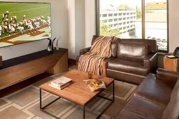 At&t Hotel & Conference Center