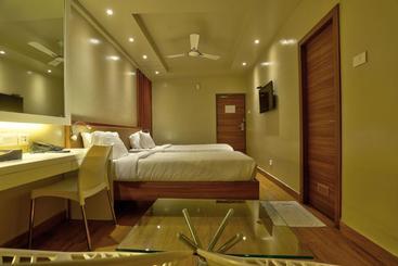 Отель Collection O 39209 Cine City