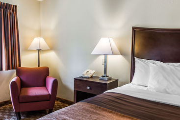 Отель Quality Inn Greensburg