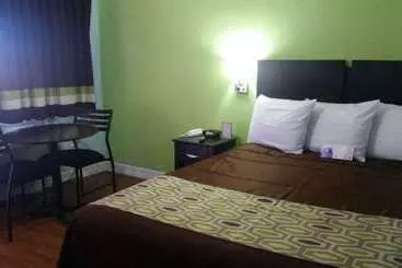 فندق Americas Best Value Inn And Suites Groves