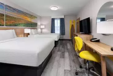 Hotelli Days Inn & Suites By Wyndham Sellersburg