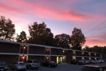 汽车旅馆 The Autumn Inn