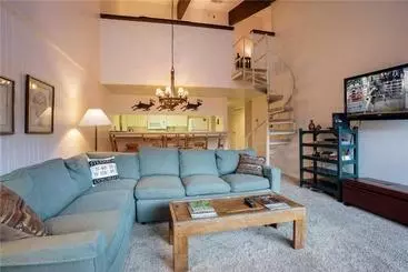 דירה Gondola Square Condominiums