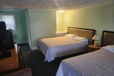 Jonathan Edwards Motel