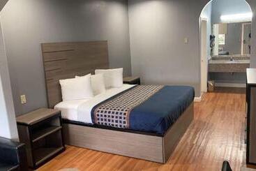 فندق Palace Inn   Baytown I 10