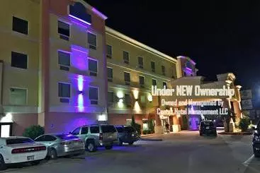 Hotell Robinson Inn And Suites