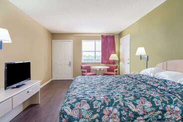 Hotel Super 8 By Wyndham Monticello