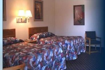 Four Seasons Motel Malone