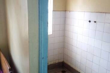 هتل At Ease Guest House