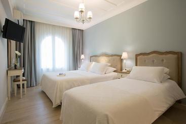 Lefko Hotel & Apartments