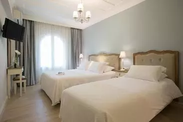 Lefko Hotel & Apartments