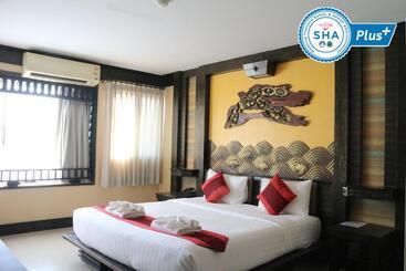 Szálloda Ruean Phae Royal Park