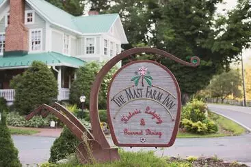 ホテル The Mast Farm Inn