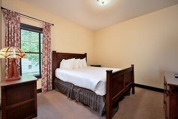 منتجع Chase On The Lake