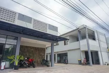 Hotel Reddoorz Plus @ Kalpataru